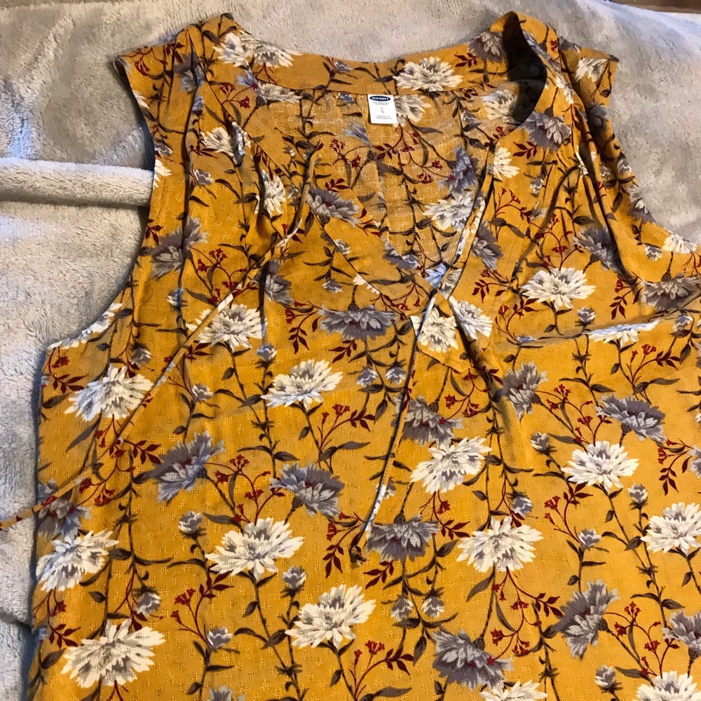 Cute sleeveless top